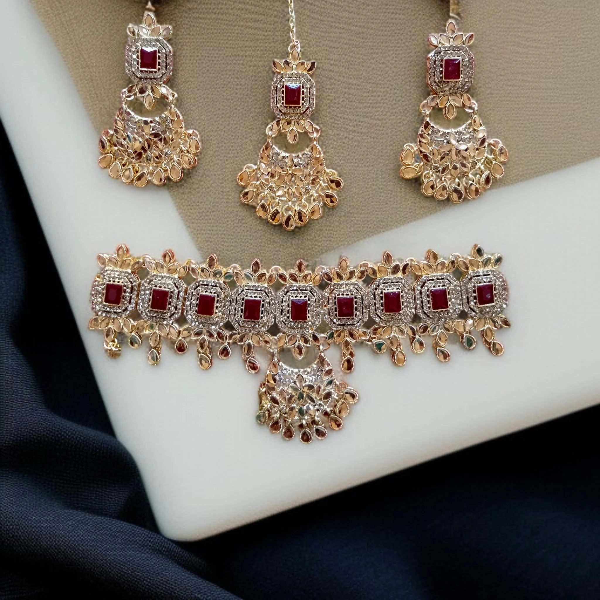Buy Red and Gold colour jewellery set with necklace , earrings and tikka at best price in pakistan - Qureshi products