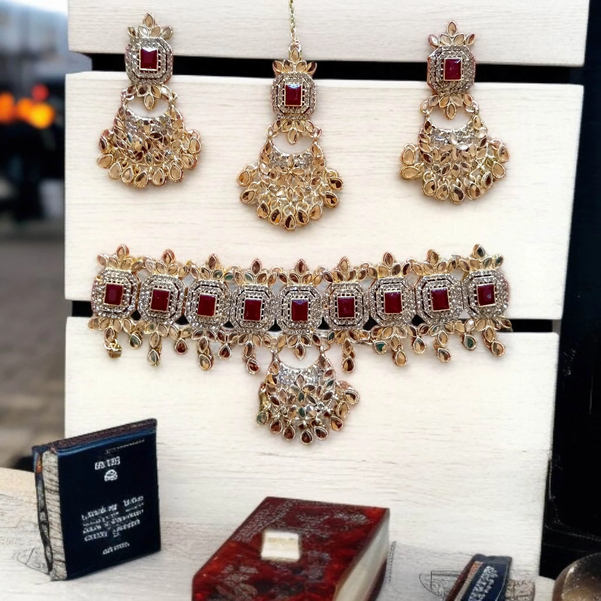 Buy Red and Gold colour jewellery set with necklace , earrings and tikka at best price in pakistan - Qureshi products