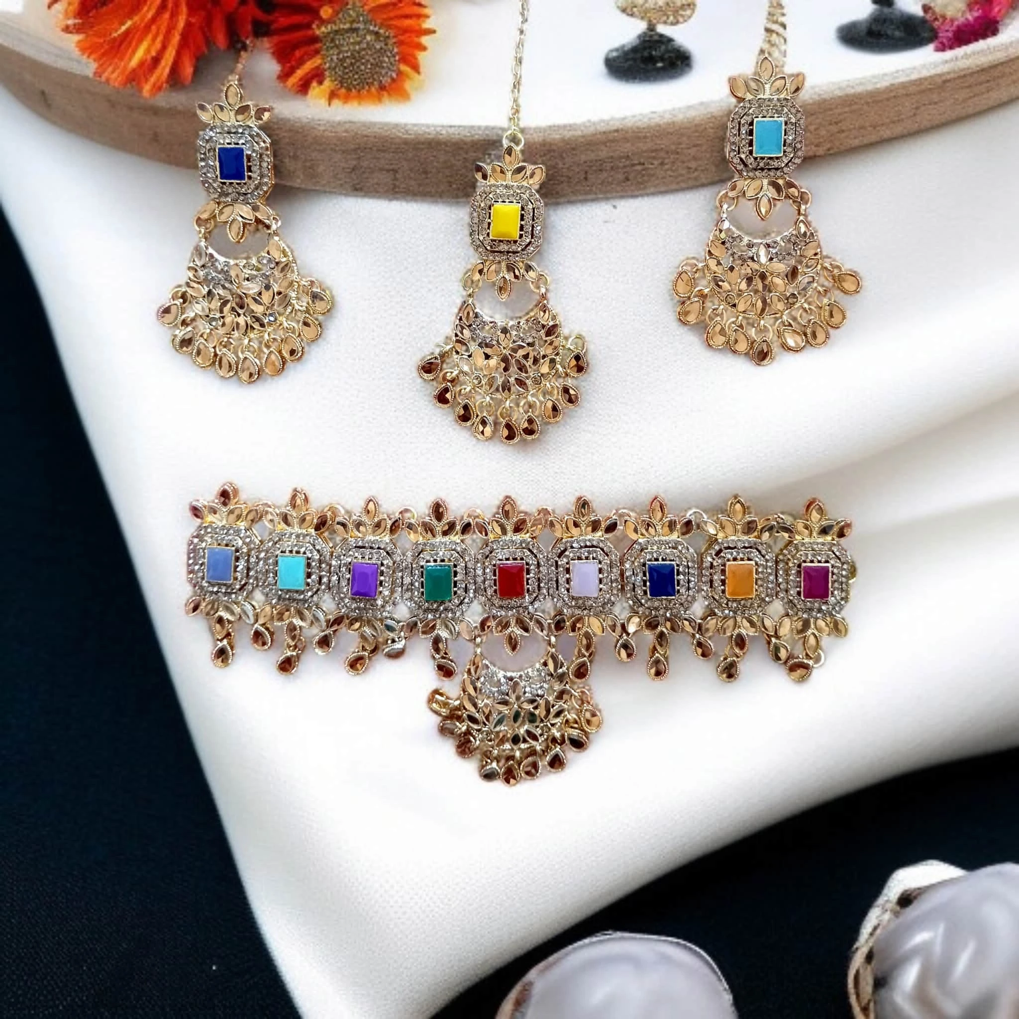 Buy Red and Gold colour jewellery set with necklace , earrings and tikka at best price in pakistan - Qureshi products