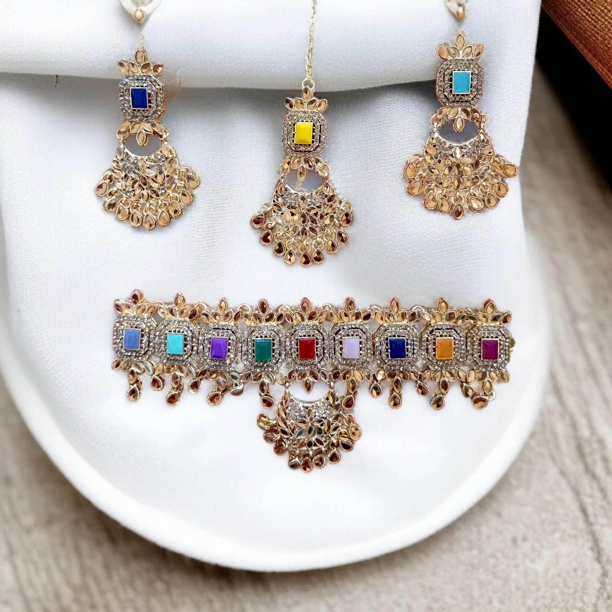 Buy Red and Gold colour jewellery set with necklace , earrings and tikka at best price in pakistan - Qureshi products