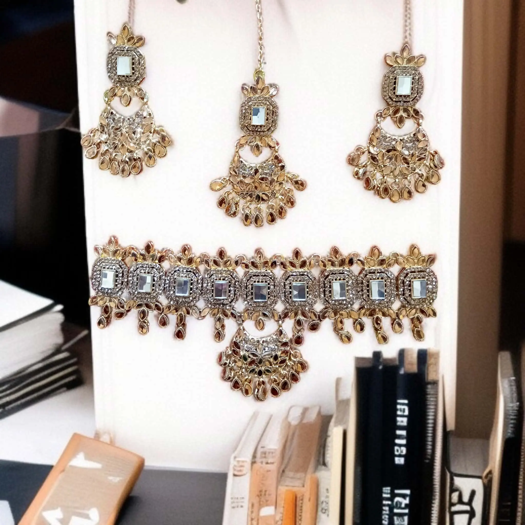 Buy White and Gold colour jewellery set with necklace , earrings and tikka at best price in pakistan - Qureshi products